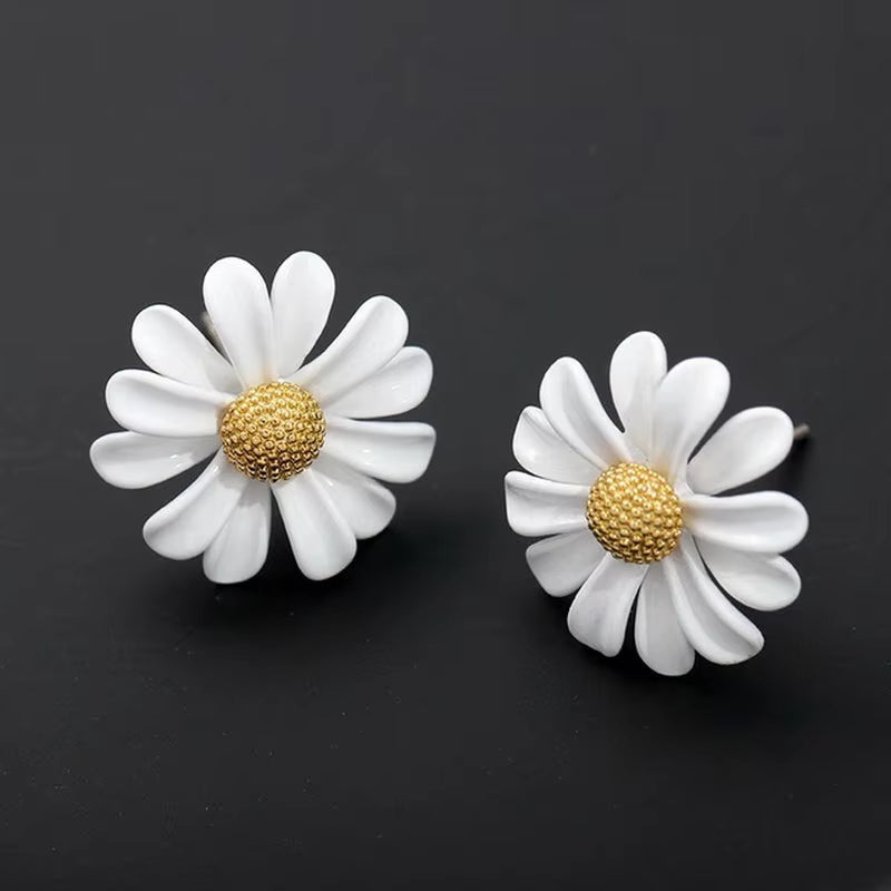 Trendy Sweet White Daisy Stud Earrings For Women Girls Korean Fashion Asymmetric Flower Earrings Travel Party Ear Jewelry