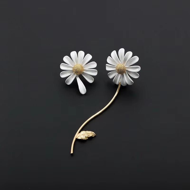 Trendy Sweet White Daisy Stud Earrings For Women Girls Korean Fashion Asymmetric Flower Earrings Travel Party Ear Jewelry